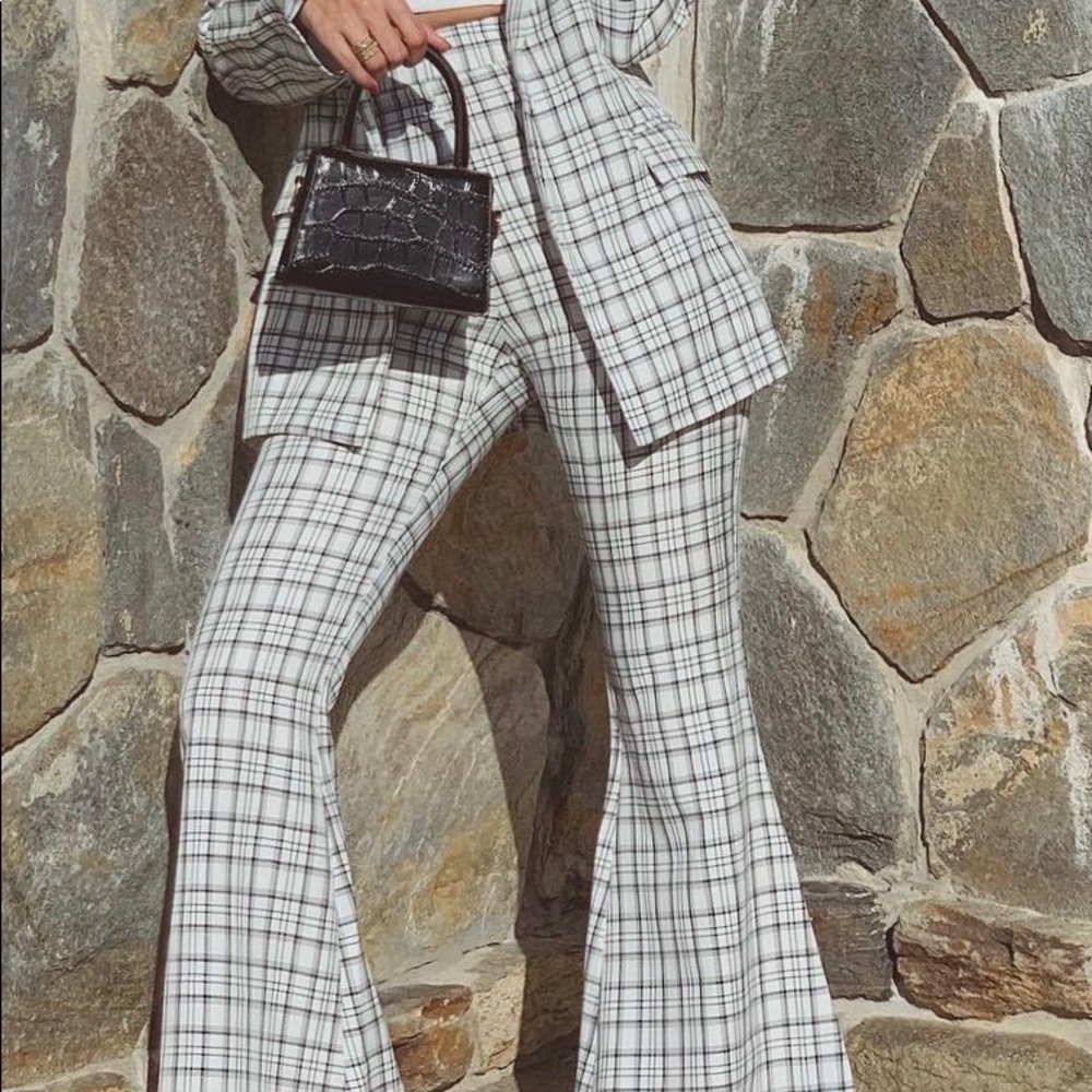Seven Wonders Suits. Sz 4.